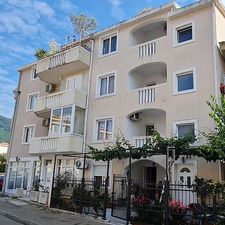 Hibiscus Guest House بودفا المظهر الخارجي الصورة
