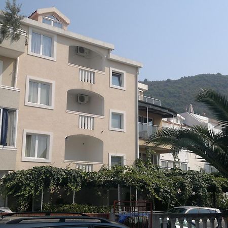 Hibiscus Guest House بودفا المظهر الخارجي الصورة